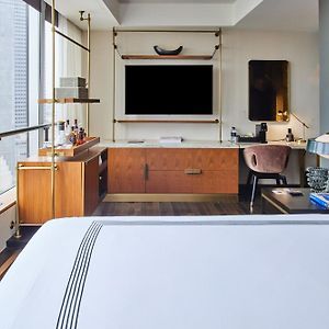Zimmer mit Kingsize-Bett